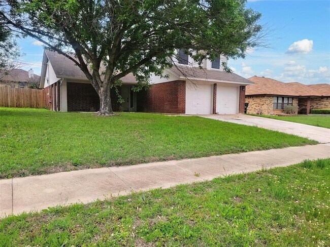 Building Photo - 4805 Greenlee Dr
