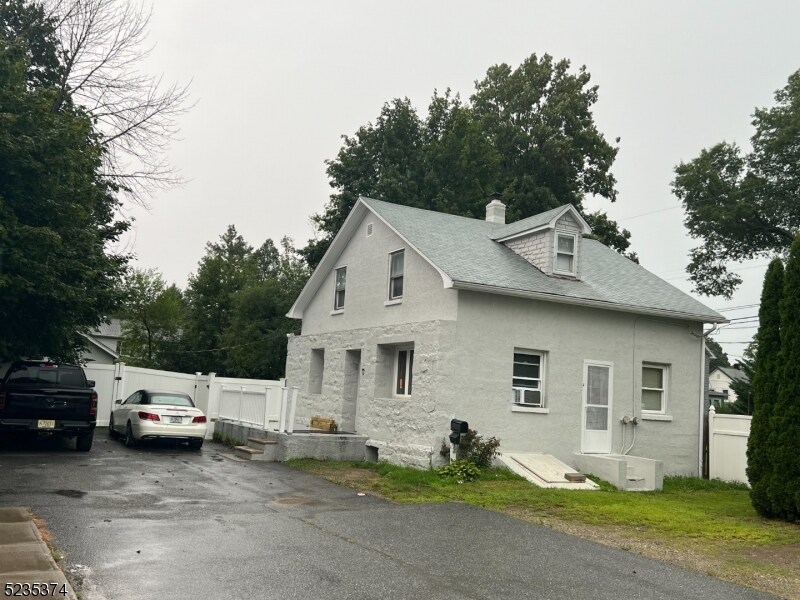 1 Dickens Pl, Wanaque, NJ 07420 House Rental in Wanaque, NJ