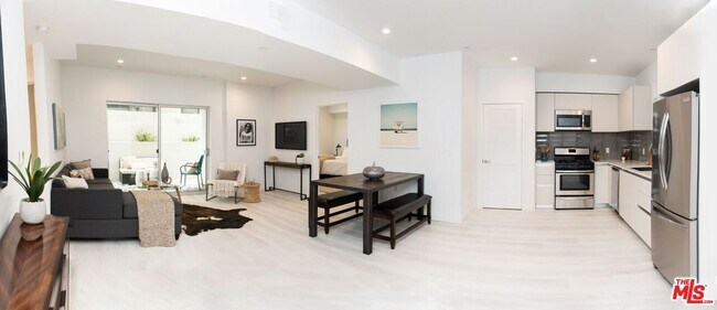 Building Photo - 625 S Barrington Ave