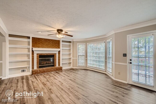 Foto del edificio - 4 br, 2 bath House - 1070 Providence Dr UNIT