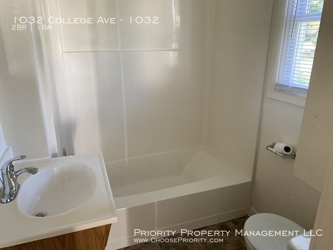 Foto del edificio - 1032 College Ave