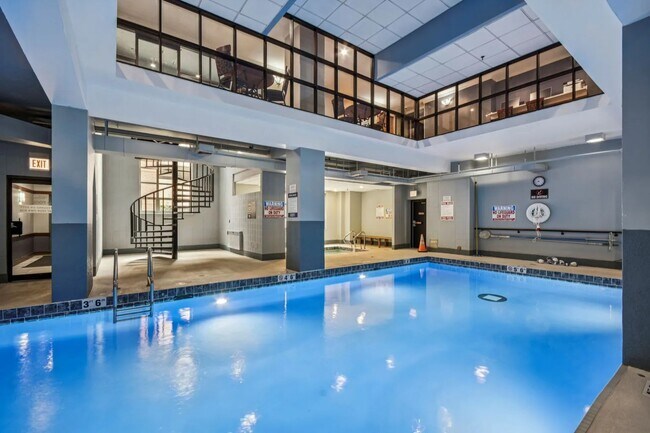 Foto del edificio - 10 E Delaware Pl