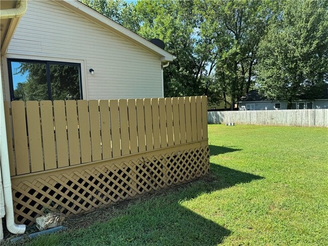 Foto del edificio - 1114 Mockingbird Ln