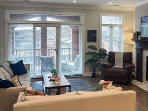 Building Photo - 878 W Lill Ave