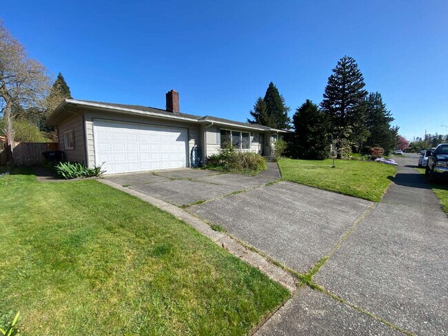 Foto del edificio - Massive Fenced Yard, Spacious 3BR Near Hospital, Shopping & Waterfront in Prime Bellingham Location