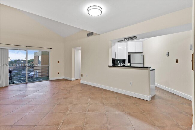 Building Photo - 9715 Fontainebleau Blvd