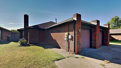 Building Photo - 1012 Dustin Dr
