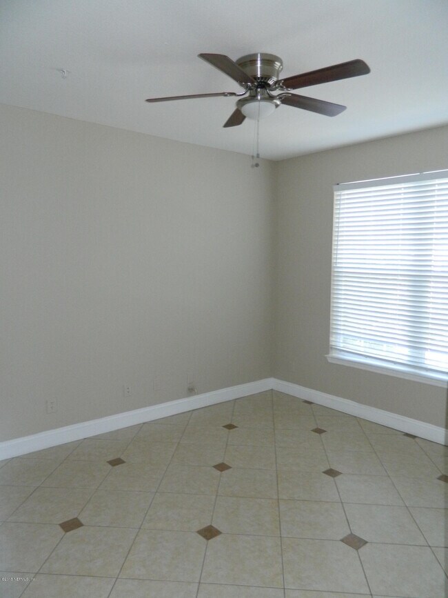 Building Photo - 13810 Sutton Park Dr N