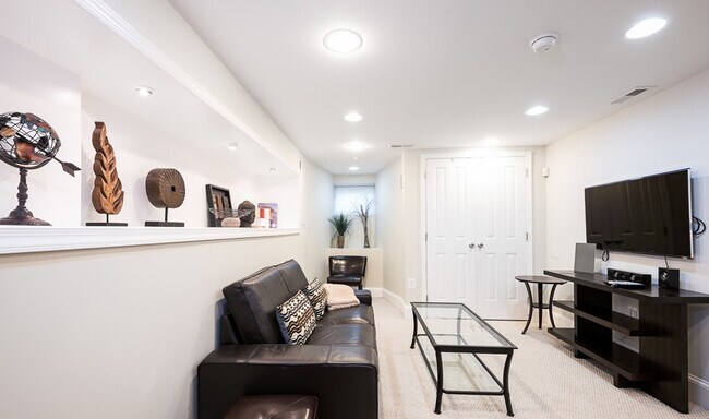 Foto del edificio - 222 1/2 E Street NE-SI ID1587659P