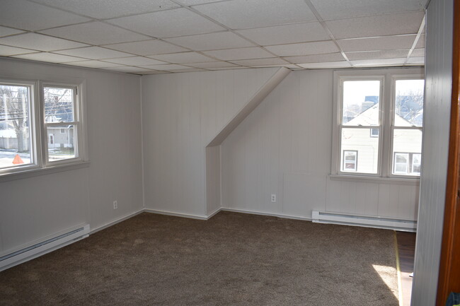 Living area - 1006 Nash Rd