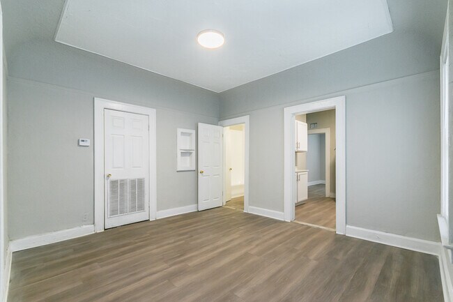 Building Photo - 38 E 16th St