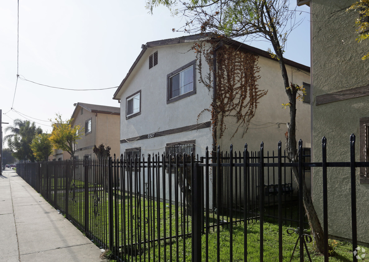 Building Photo - Main Street Apartments