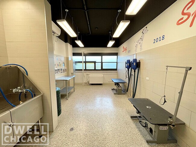 Foto del edificio - 3330 S Michigan Ave