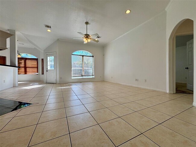 Building Photo - 13559 Miller Ln