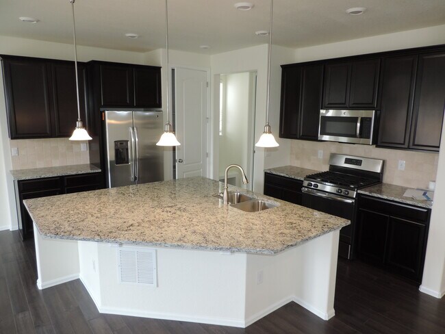 Foto del edificio - Sierra Ridge 4 Bedroom Home (Available Imm...
