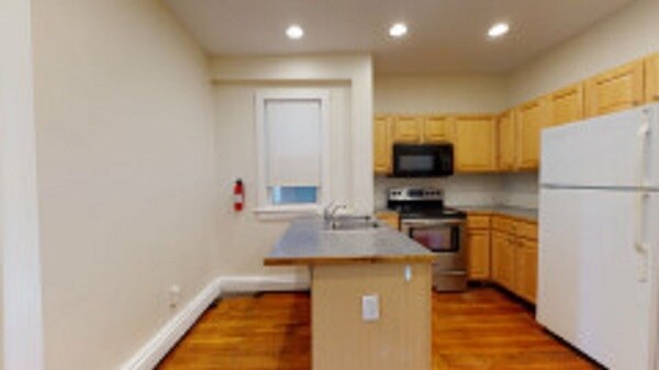 Primary Photo - 15 Linden St