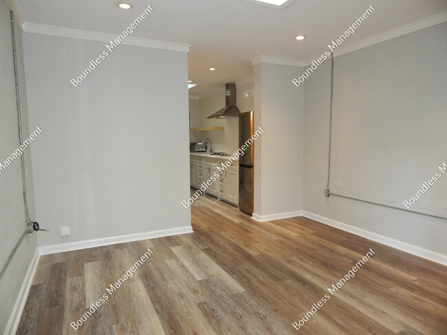 Building Photo - 712 Highland Ave NE
