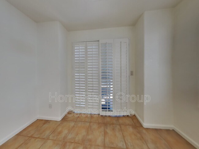 Building Photo - 1723 Palatia Dr