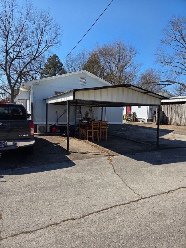 Photo - Maryville 37801 - 3 bedroom, 1 bath home - Contact Shelly Gunion (865) 755-7678