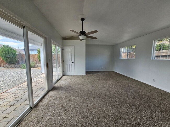 Foto del edificio - Stylist Updated 3 Bedroom in Dayton