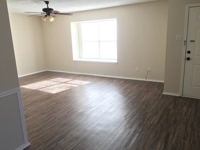 Foto del edificio - 306 Williams Rd