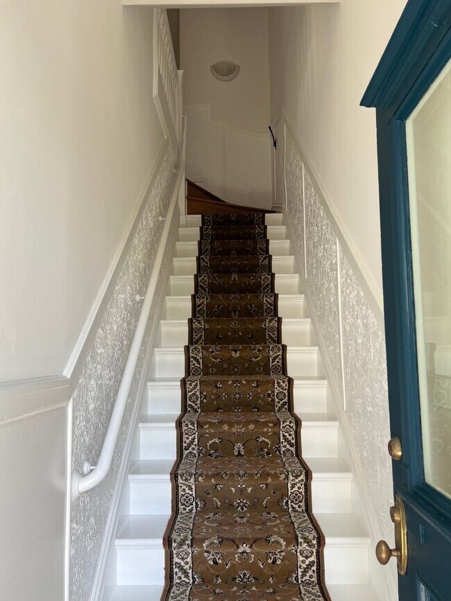 Building Photo - 2BR/1BA North Beach Renovated GEM! Parking...