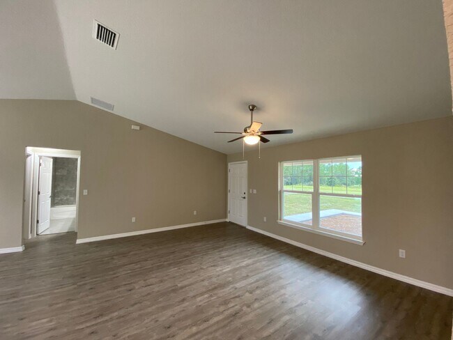 Building Photo - Custom Home - Desirable SW Ocala Neighborh...