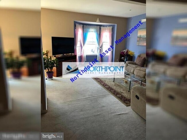 Building Photo - Nice, Sunny & Bright 3 Bedroom 2 full Bath...