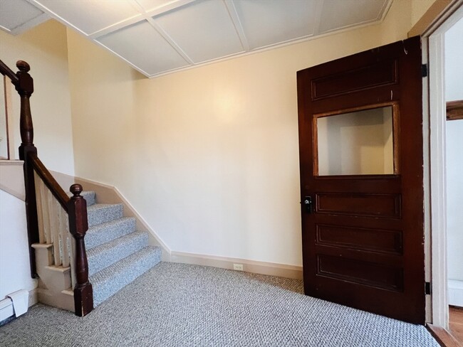 Building Photo - 31 Seaview St