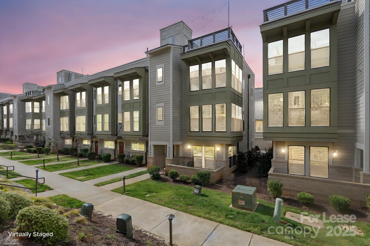 Foto principal - 324 Uptown W Dr