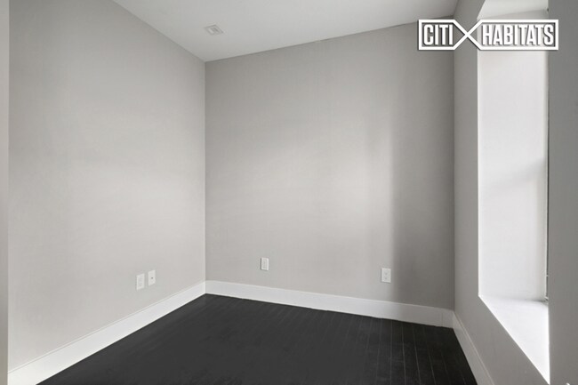 Building Photo - 312 E 106th St