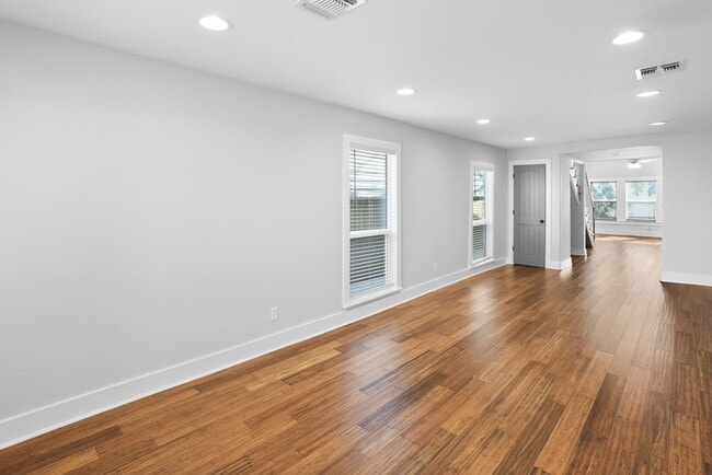 Foto del edificio - 2 Bedroom/2.5 Bath Mahncke Park Subdivision