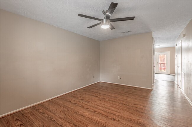 Foto del edificio - 2521 Crosstimbers Dr