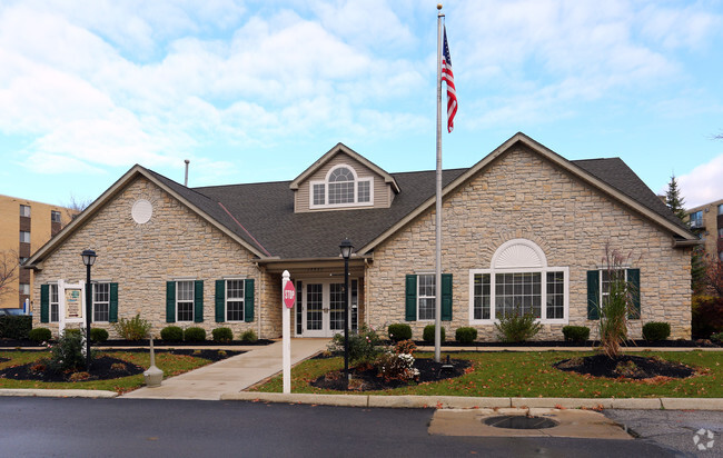Building Photo - Chestnut Lake