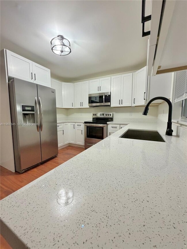 Building Photo - 1434 SE Concha St