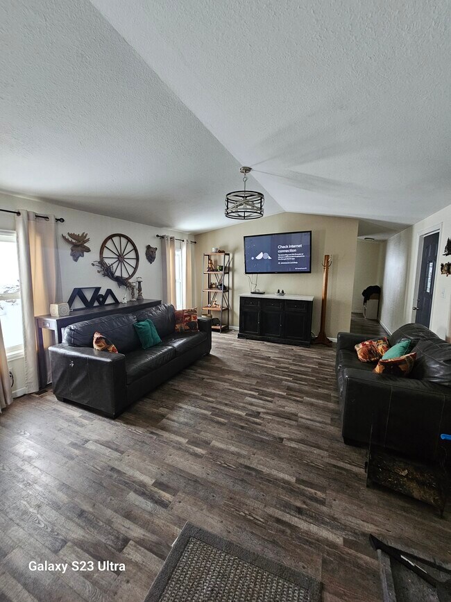 Building Photo - 47 Monarch Dr