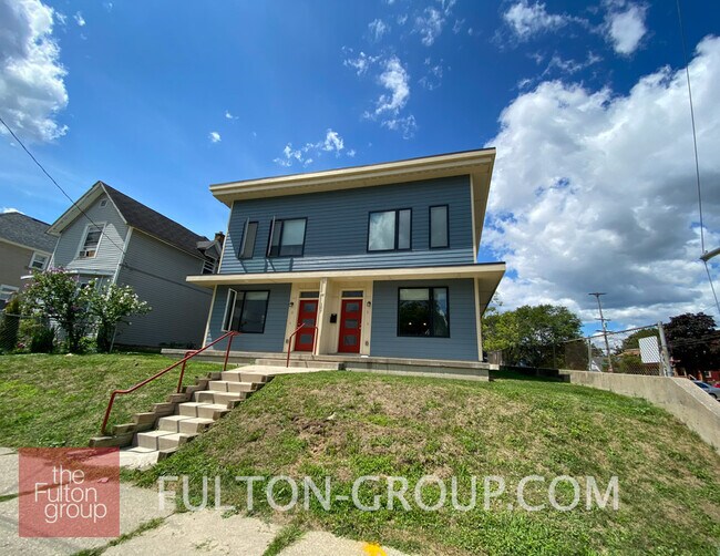 Building Photo - 107 Diamond Ave SE