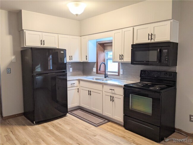 Foto del edificio - 6926 Maple Dr