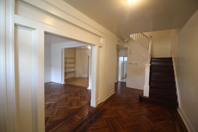 Foto del edificio - 2026/2027 JHU Off-Campus Awesome 6bd/3ba spacious and CAC! Available 6/15
