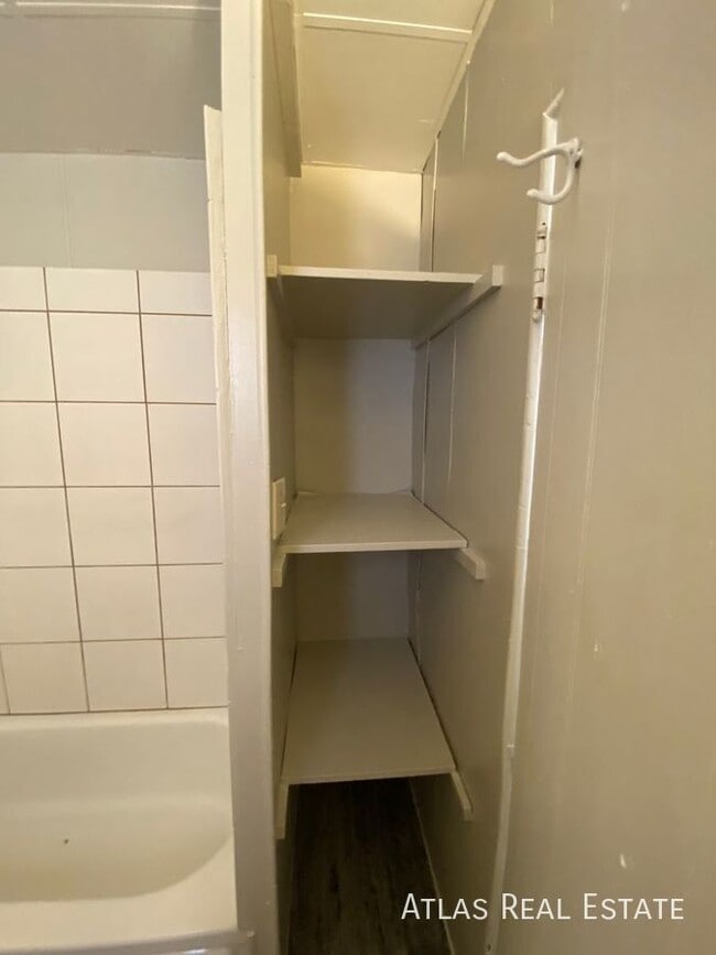 Foto del edificio - 810 E 9th St