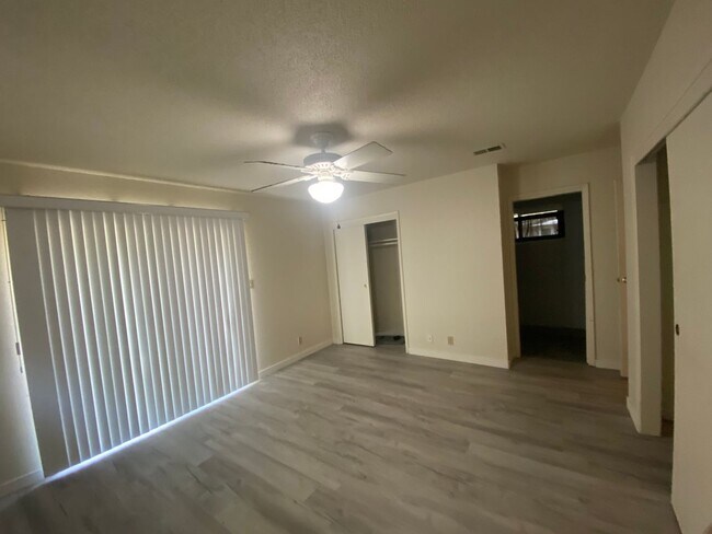 Building Photo - 561 Azalea Way