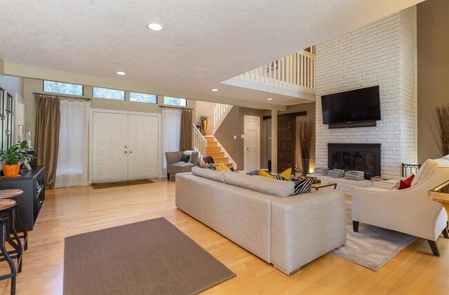 Building Photo - 1703 Overland Pass Dr