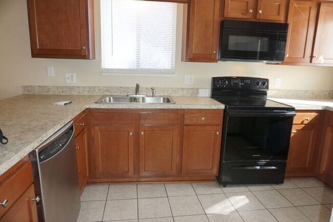 Foto del edificio - 2 bedroom 2 1/2 bath townhome in Arlington