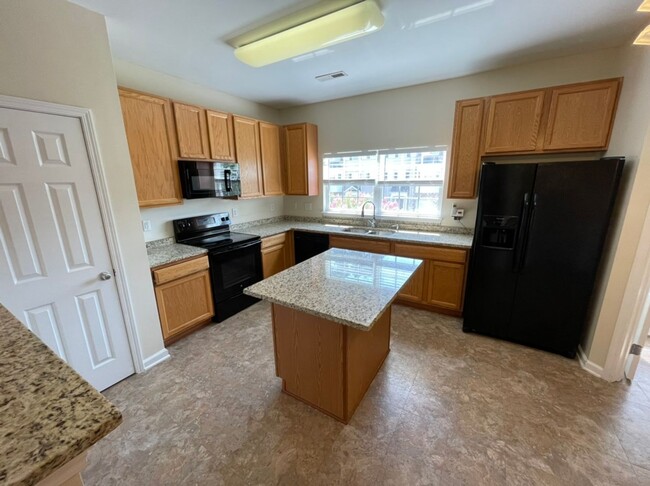 Foto del edificio - Beautiful 3 Bedroom End-Unit Townhouse