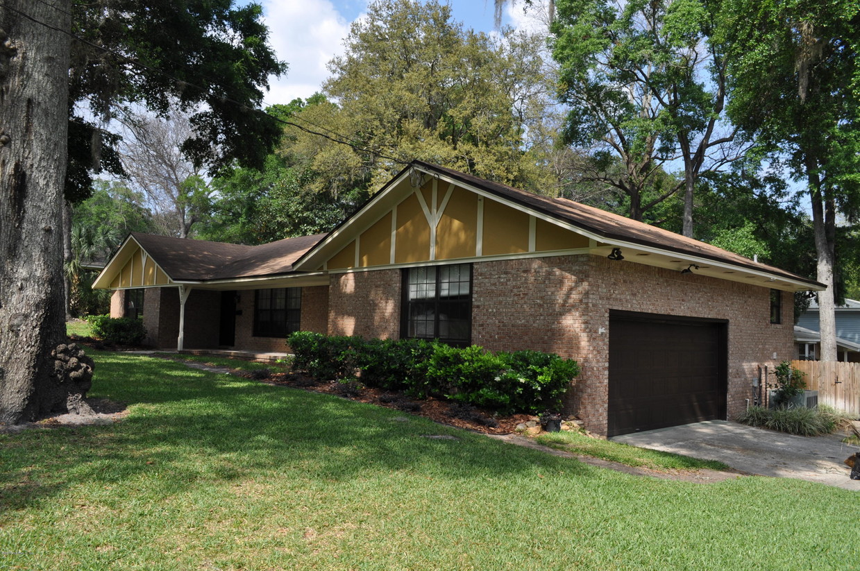 Foto principal - 4055 Heidi Rd W