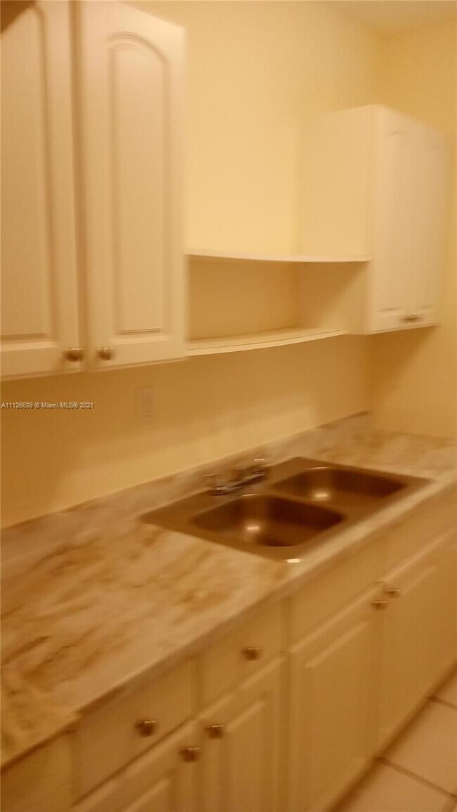 Foto del edificio - 564 NE 66th St