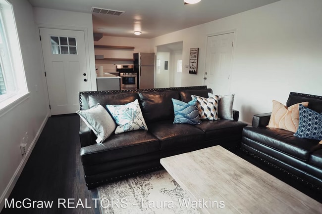 Building Photo - 3 br, 2 bath House - 4621 Riverside Drive