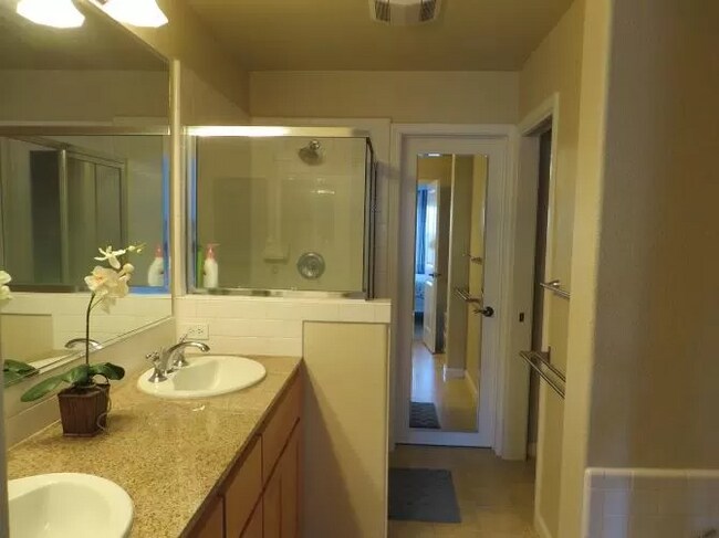 Building Photo - 308 Vista Roma Way
