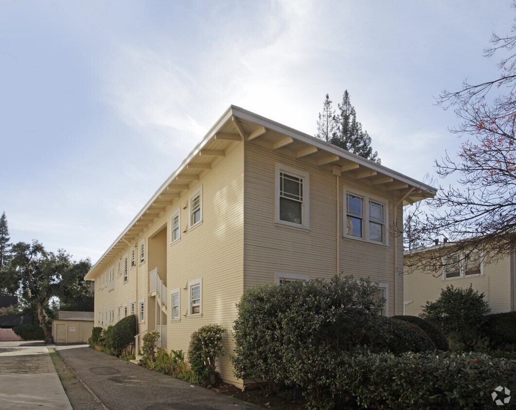 Building Photo - 332 Forest Ave