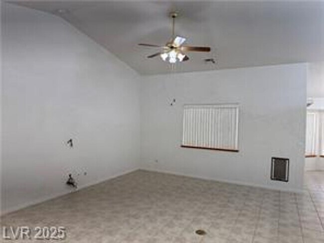 Foto del edificio - Now available - first time rental!